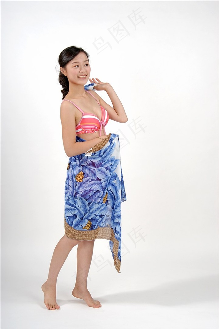 女人迈开腿让男人吃草莓